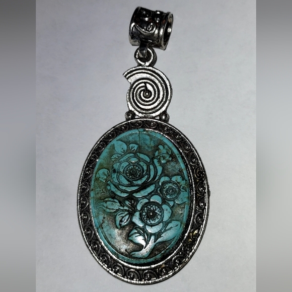 Elegant Silver and Turquoise Large Floral Roses Pendant - Picture 1 of 4